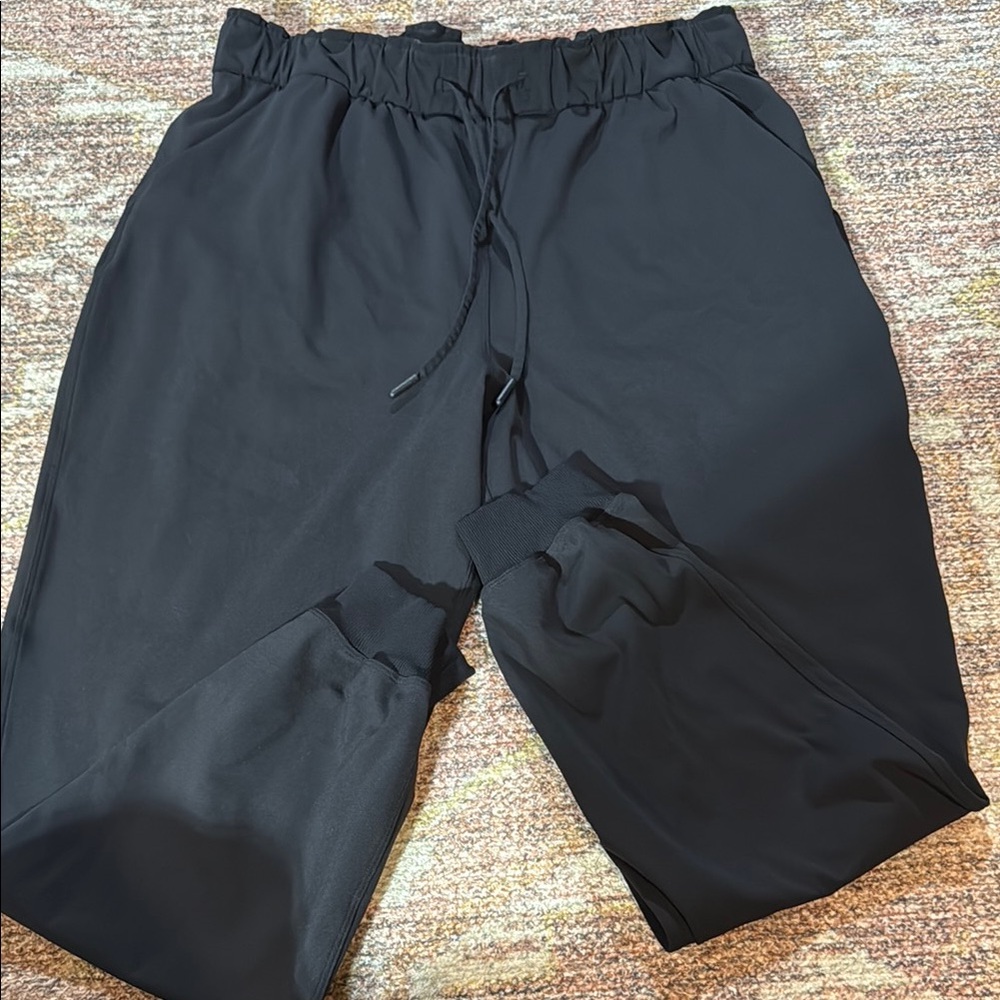 Like new lululemon keep movingg jogger pants size 12 women’s wirh pockets